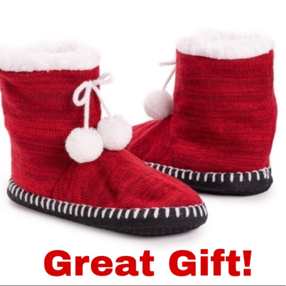 NWT Muk LukS red pompon sweater bootie S/M